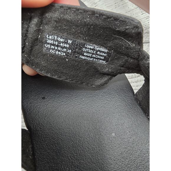 OluKai Black With Tortoise Shell Buckle La'i T-Bar Summer Beach Sandals Size 9 - Picture 8 of 8